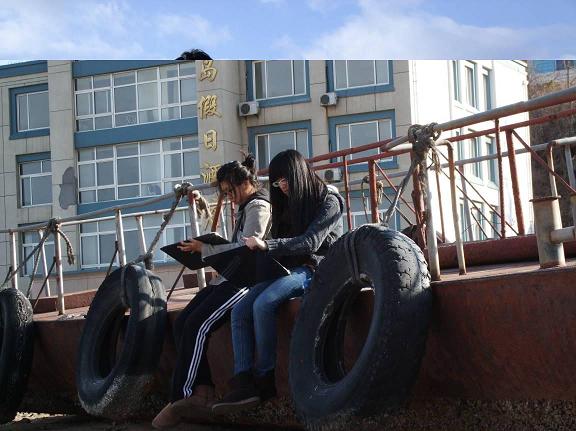 并肩作画不畏冬